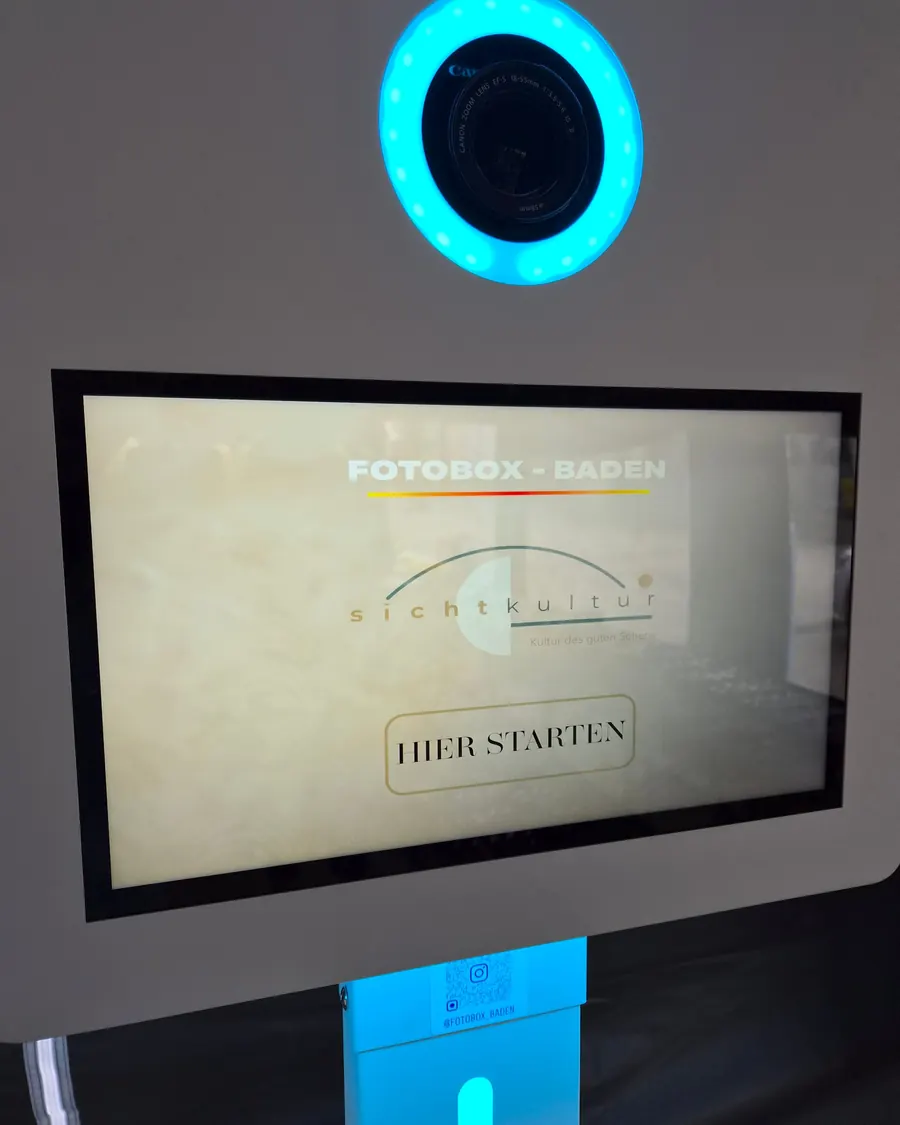 Startbildschirm der Fotobox mit dem Logo eines Firmenkunden